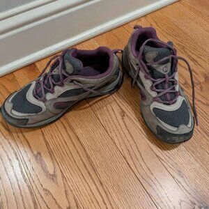 Merrell women's Castle Rock purple hiking shoes 7.5 , fair used condition